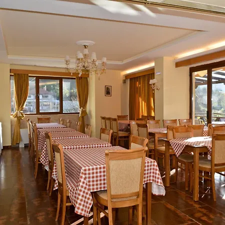 Mikri Archontissa 3*