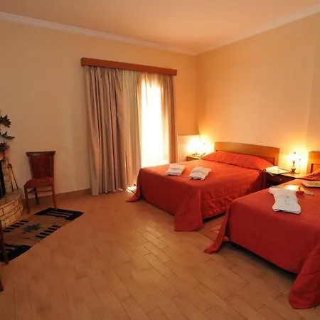 Mikri Archontissa Otel 3*